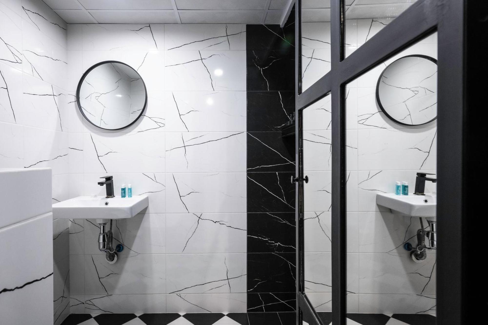 Central Art-Inspired Flat With Private Garage Sofya Dış mekan fotoğraf