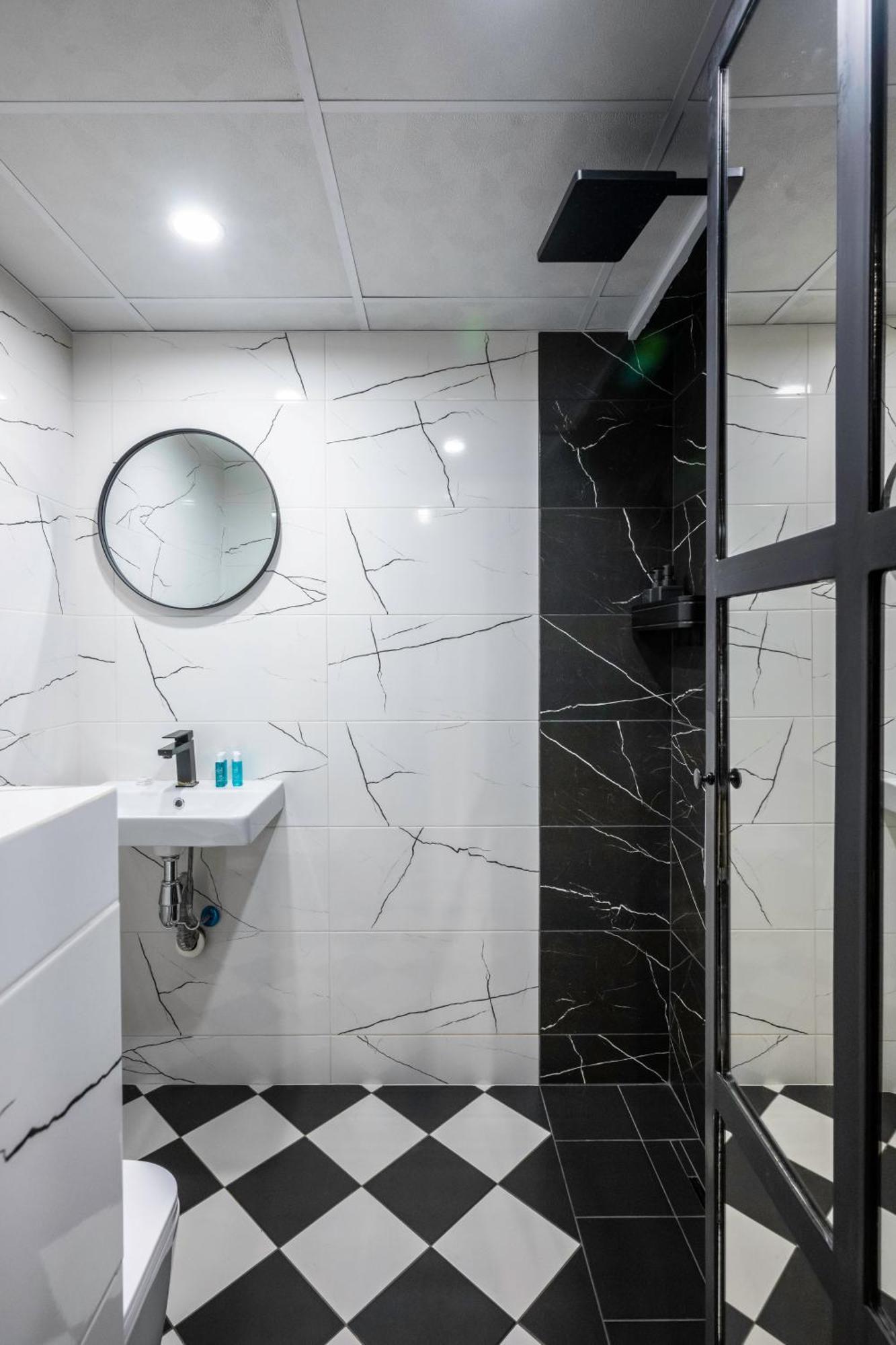 Central Art-Inspired Flat With Private Garage Sofya Dış mekan fotoğraf