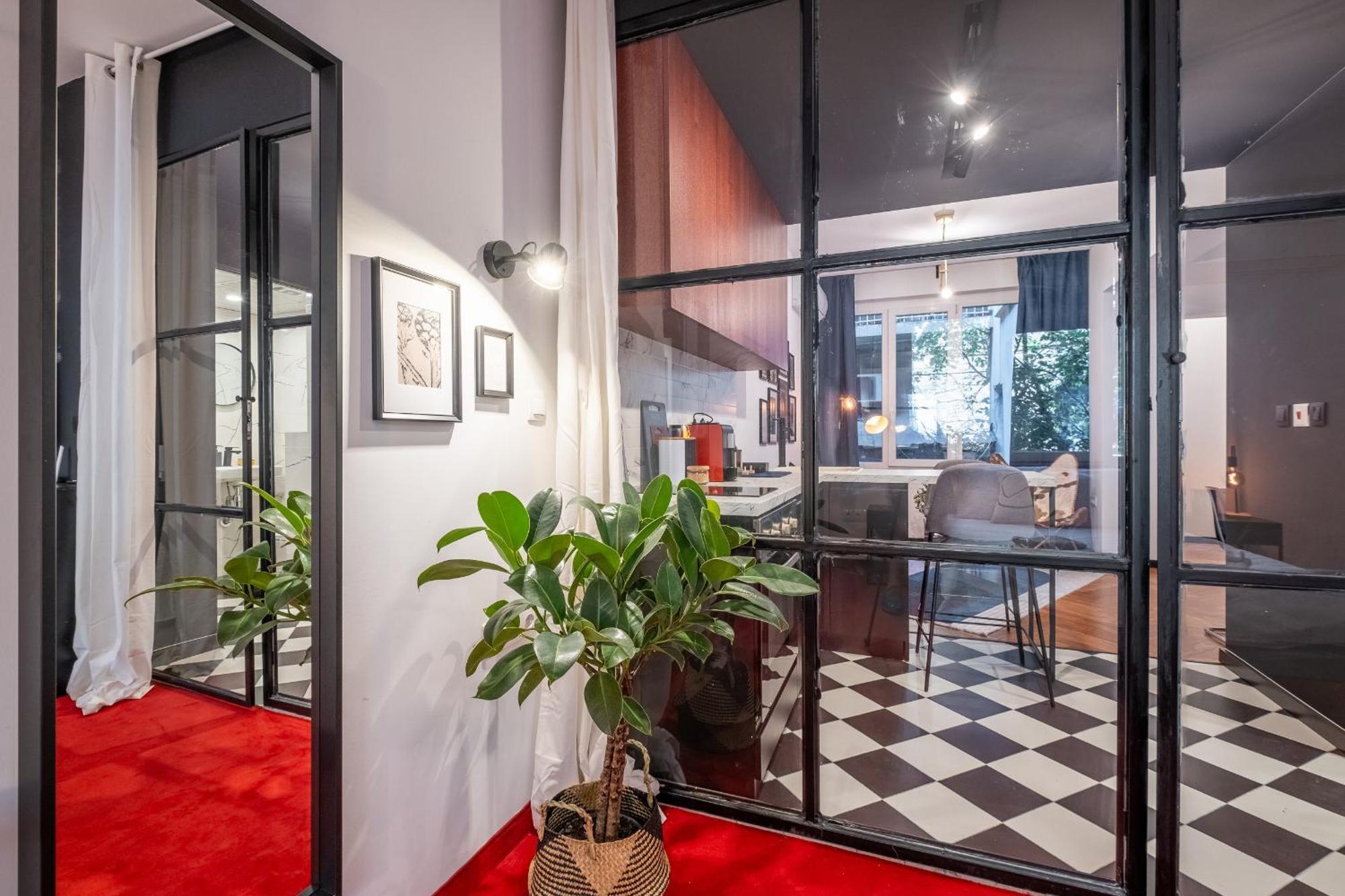 Central Art-Inspired Flat With Private Garage Sofya Dış mekan fotoğraf